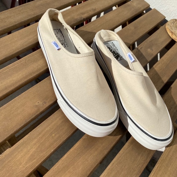 Vans - Picture 2 of 4